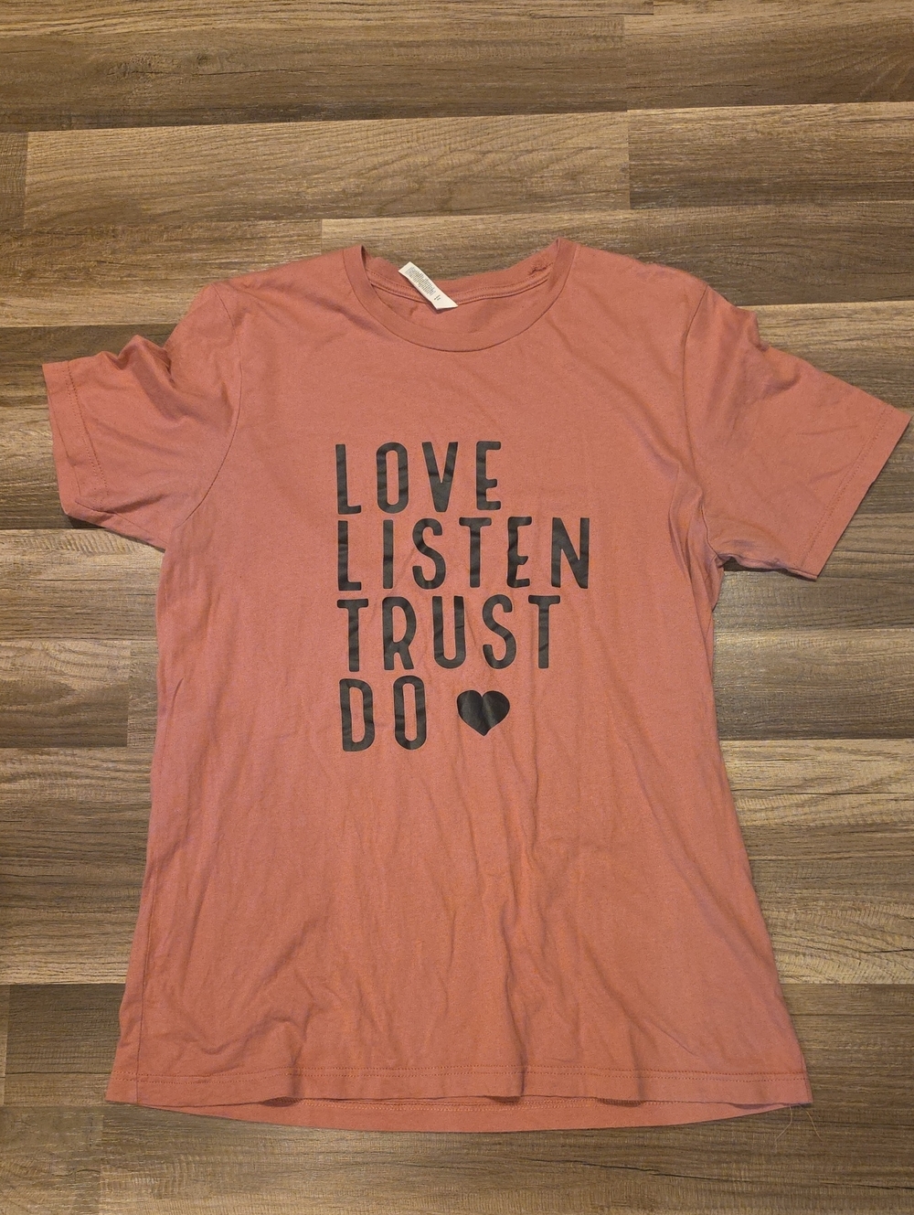 Women’s Mauve Graphic Tee – Love Listen Trust Do